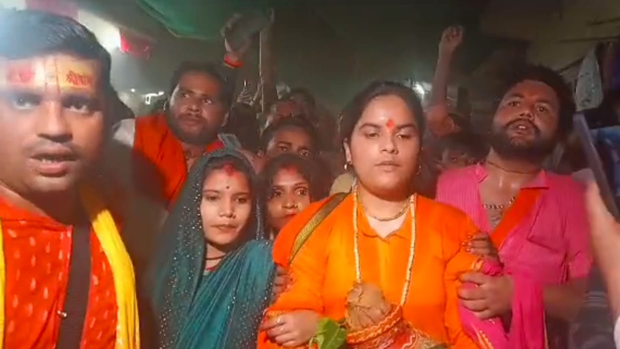 Chhatarpur News: Shivranjani Tiwari Reached Bageshwar Dham to Meet Dhirendra Krishna Shastri