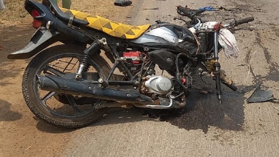 Three people died after being hit by an unknown vehicle in Sakti district
