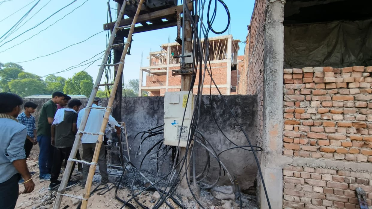 more than 50 thousand population is craving for power cut and water crisis in varanasi