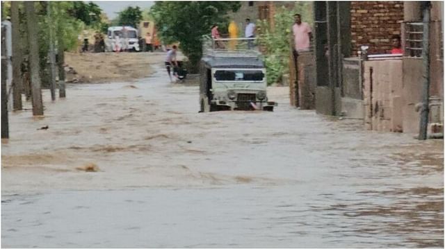 Biparjoy Cyclone in Rajasthan Update: Flood situation in Barmer Sirohi and Jalore Weather News in Hindi