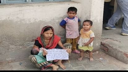 Woman sitting on dharna with three children in scorching heat demand is very small