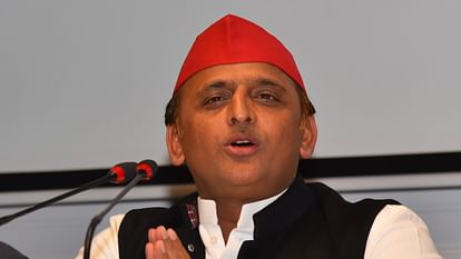 अखिलेश यादव का आरोप: घोसी में खुलेआम शराब बांट रहे हैं भाजपाई, लोकतंत्र की हत्या करने की हो रही कोशिश Akhilesh Yadav's allegation: BJP workers are distributing liquor in Ghosi