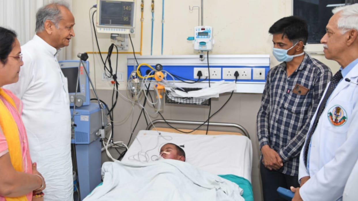 Gehlot reached hospital to fulfill Divyanshu's wish in Jaipur