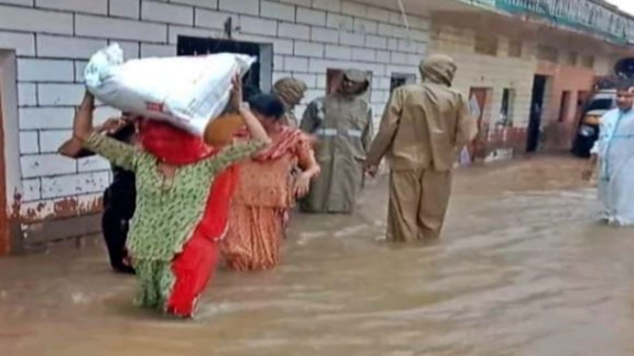 Cyclone Biparjoy: SDRF rescues 20 people stranded in Barmer