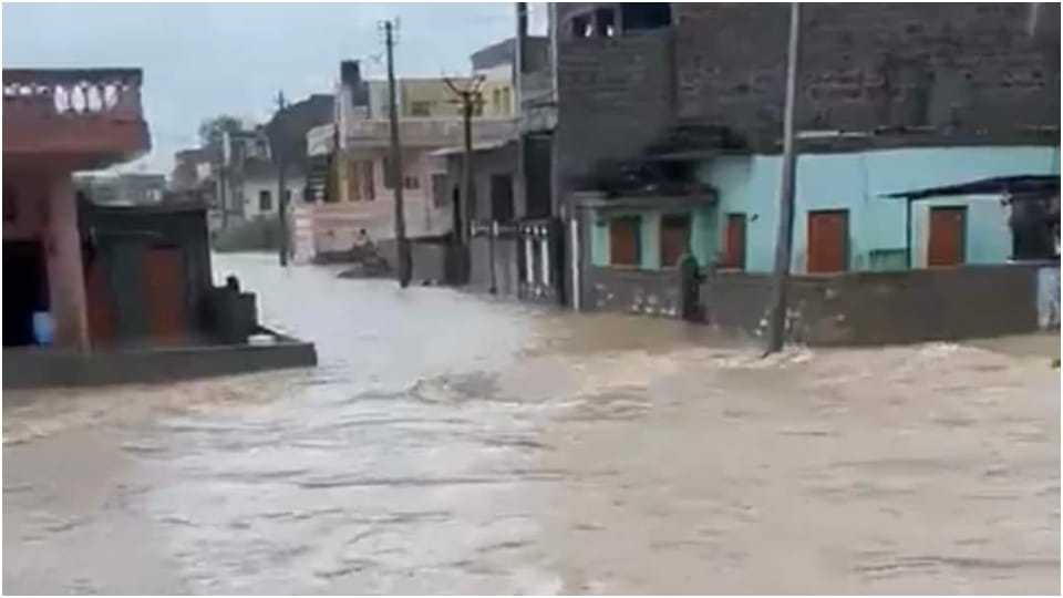Biparjoy Cyclone in Rajasthan Update: Flood situation in Barmer Sirohi and Jalore Weather News in Hindi