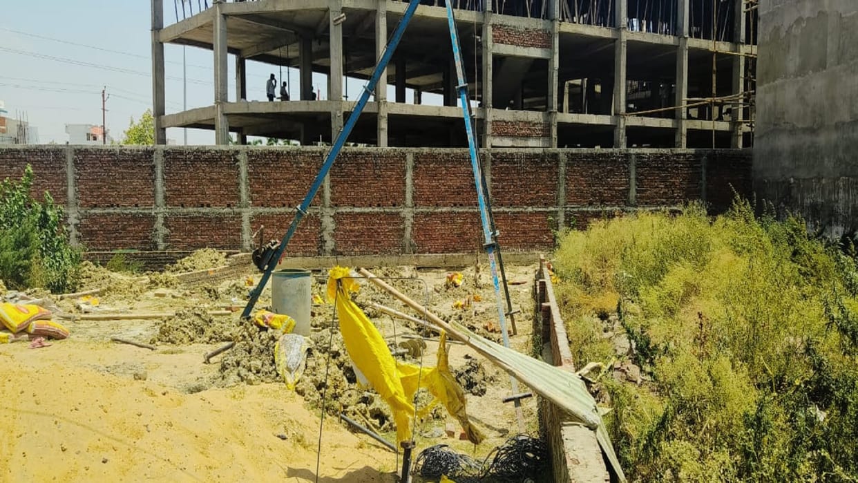 Advocate and Dr. Ray have land fight started over two yards of land IN gorakhpur
