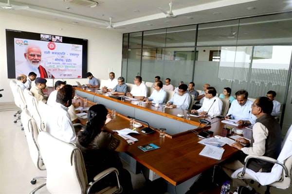 MP News: PM's roadshow will be held in Bhopal, will have food at tribal chief's house, CM takes meeting of off