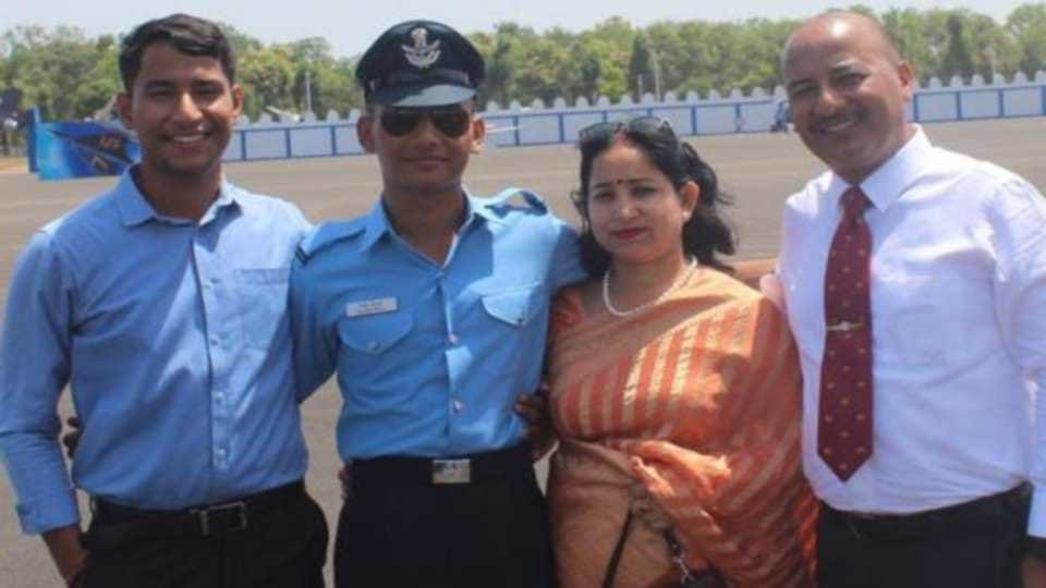 Uttarakhand news:  Mayank from Chamoli became a flying officer in the Air Force