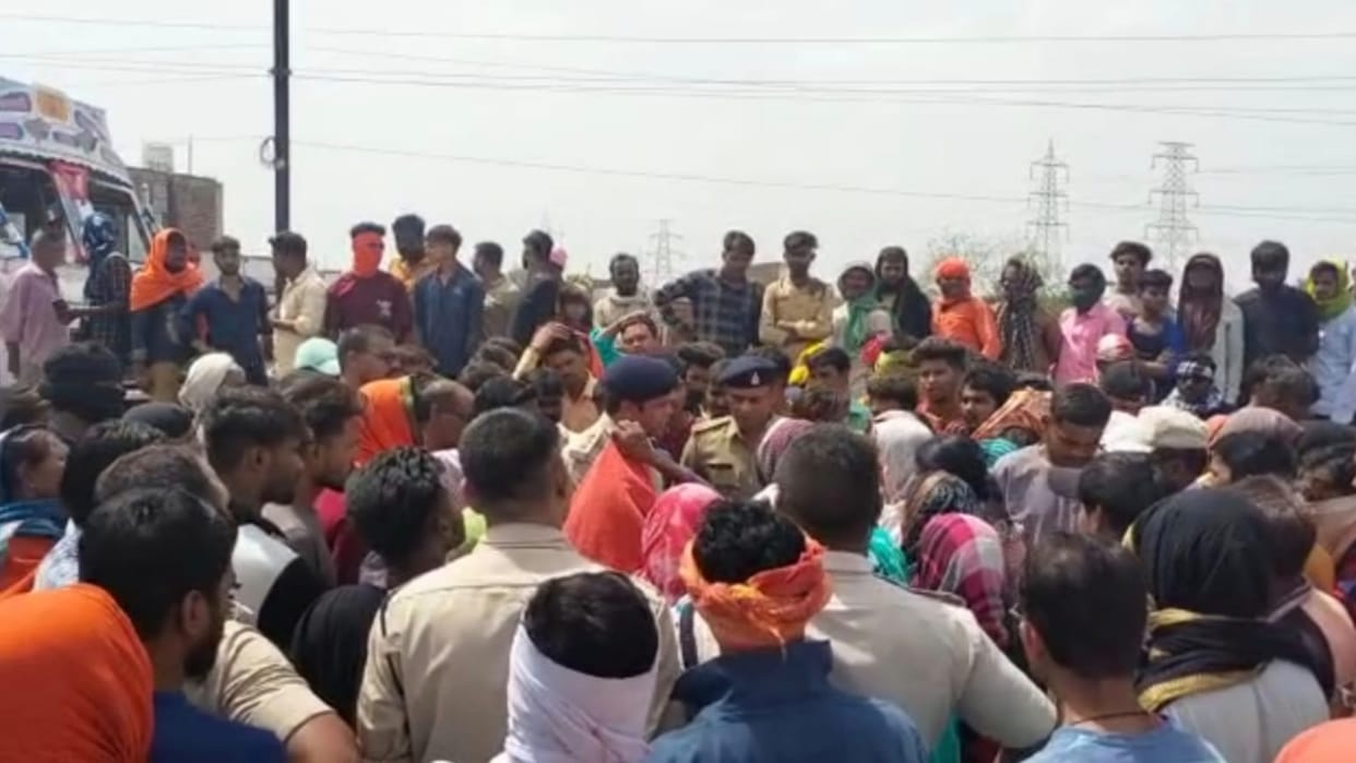 bike rider brother and sister died due to truck collision in bhilai