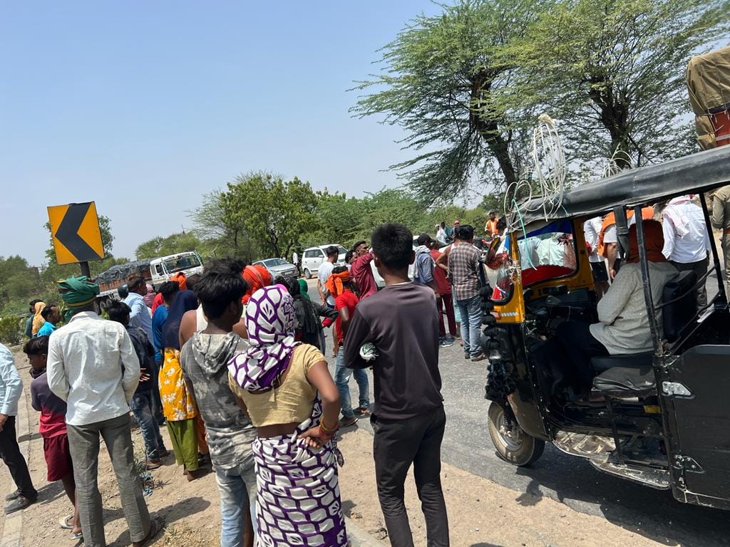 Road accident in sonbhadra Woman fell on road after jumping from bike died in front of son
