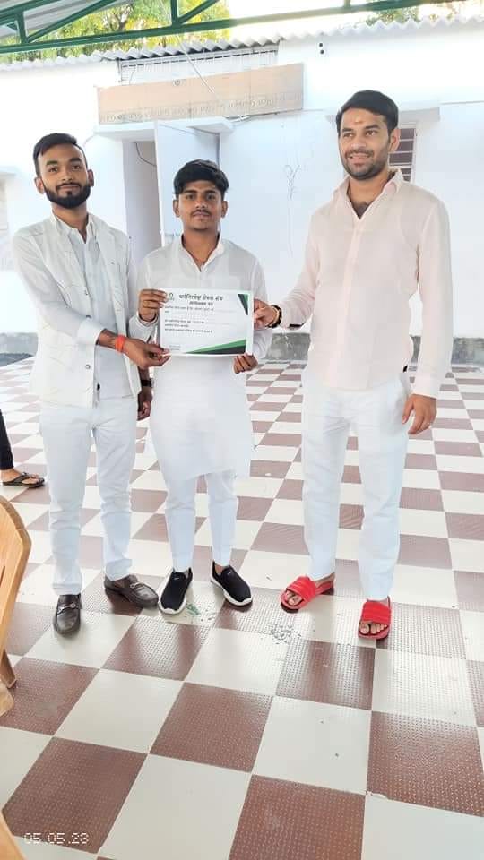 Bihar: Liquor smuggler arrested on UP-Bihar border in Siwan, picture with minister Tejpratap Yadav going viral