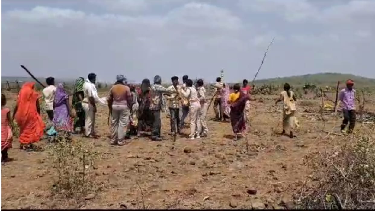 Vidisha News: In Jirapur village, encroachers chased and beat forest workers, a dozen injured including ranger