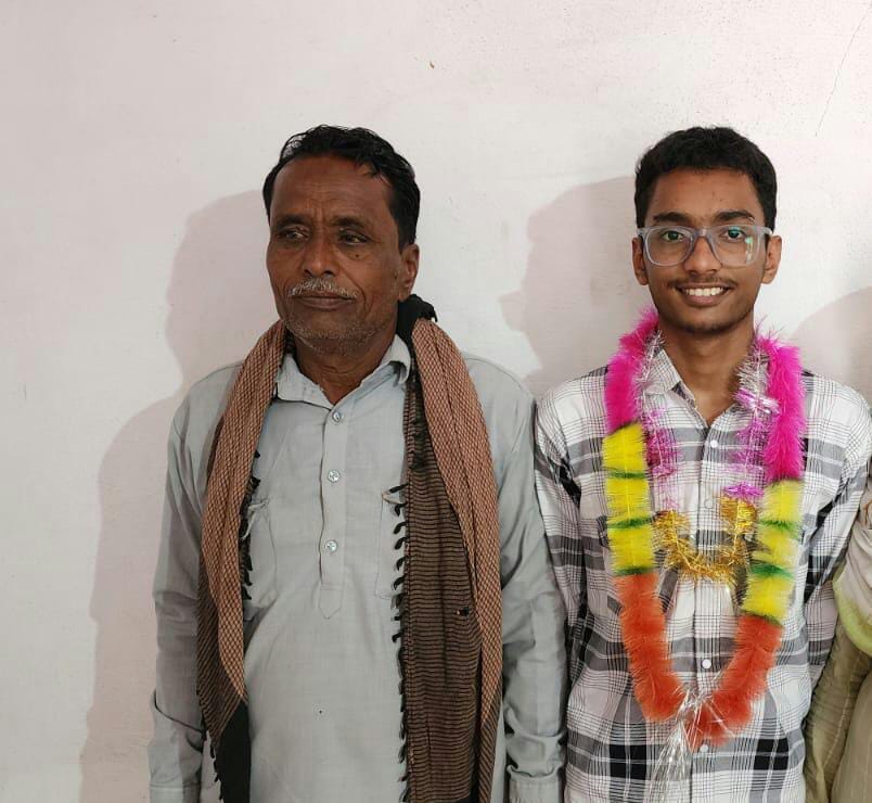 MP News: Hammal's son will now become a doctor in Vidisha, father even grazed goats to teach Ayan