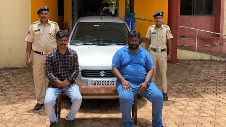 Goa Car Viral Video पीछे के दोनों दरवाजें खोलकर कार ड्राइव करना पड़ा महंगा पुलिस ने किया