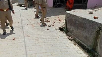 Hathras News: समामई में पथराव करने पर नौ गिरफ्तार कर भेजे जेल, दो समुदाय के बीच हुआ था तनाव Nine arrested for stone pelting in Sammai and sent to jail