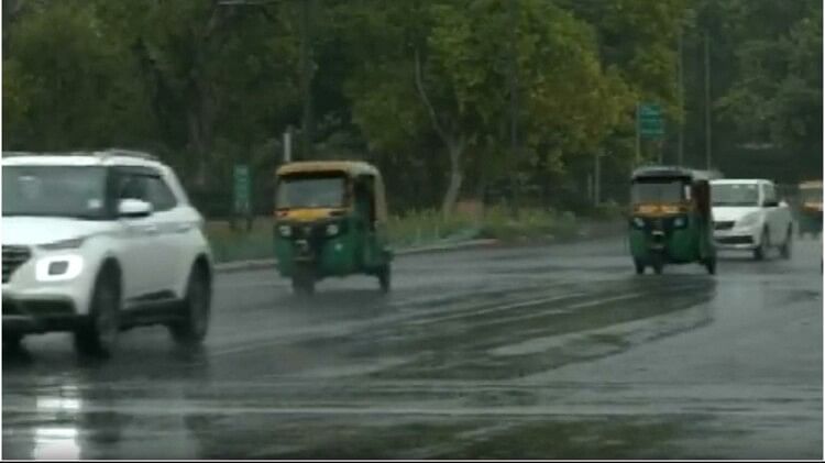 Weather Update: The weather took a turn in Delhi-NCR, people got relief from the heat due to rain;  slowed down
