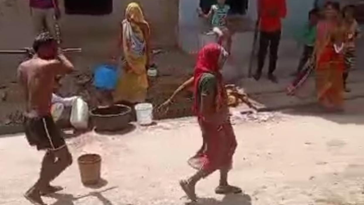 MP News: Shameful! The old mother kept running to escape, the son kept hitting with sticks