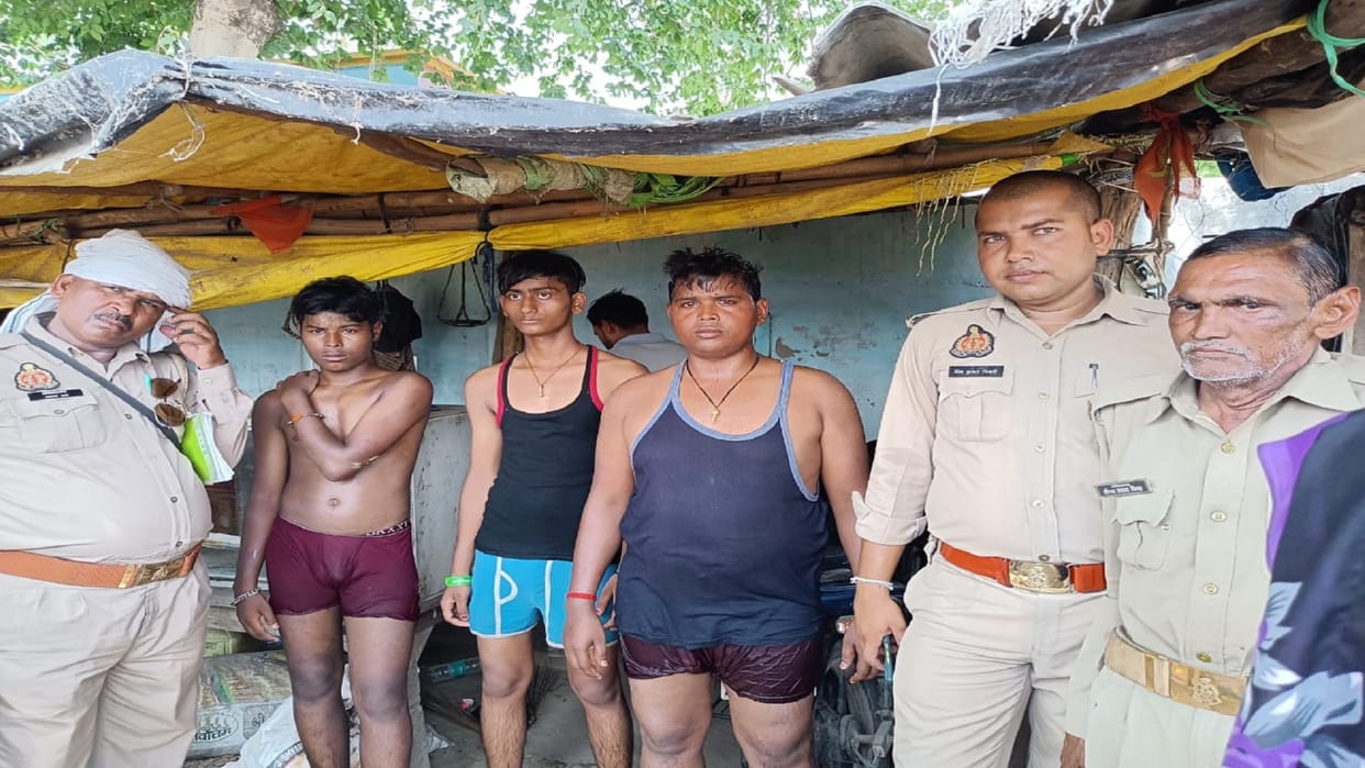 Three youths taking bath in Ganga drowned in deep water, fishermen saved