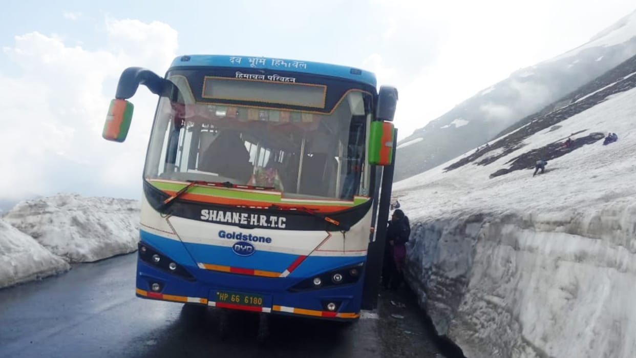 himachal news: HRTC electric bus service started from manali to rohtang pass