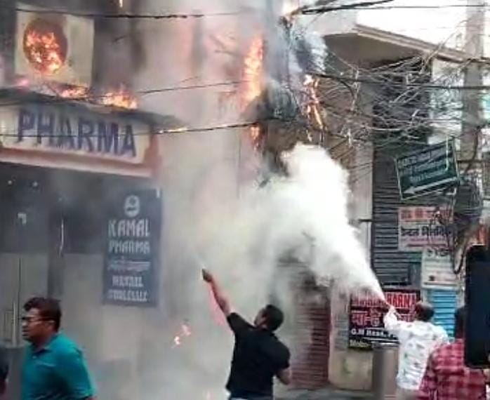 Fire in GM Road Patna : medicine wholesale market inf fire bihar weather hot condition