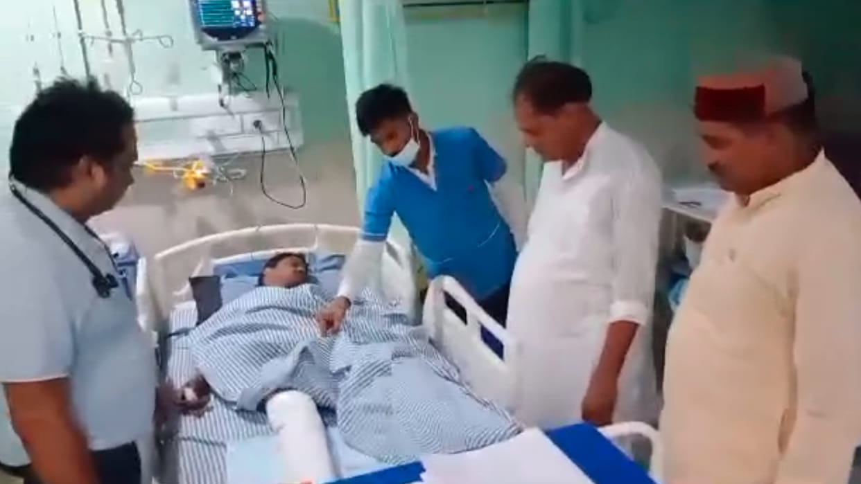 11 laborers injured due to falling lift of three-storey building, accident occurred due to overcrowding