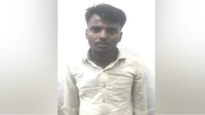 गुड्डू मुस्लिम का सौतेला बेटा आबिद