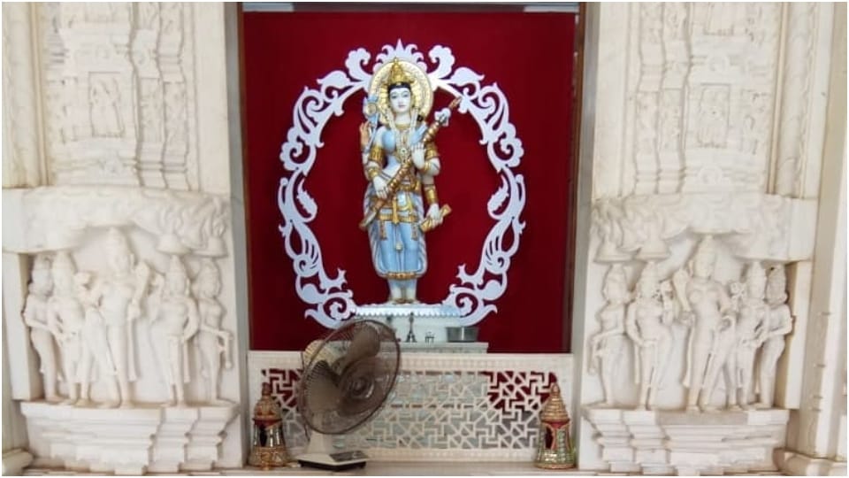Shardiya Navratri 2023 chant these mantras in Navratri to fulfilled your all wishes