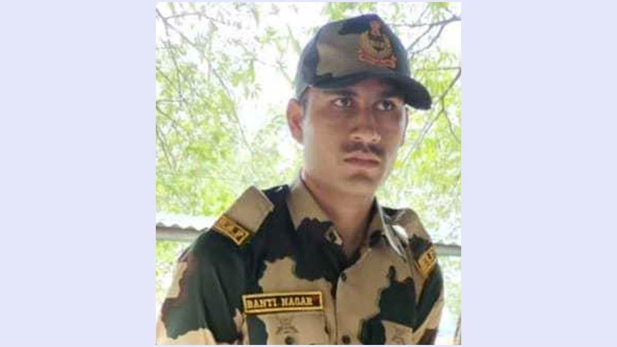 Fake constable of BSF caught