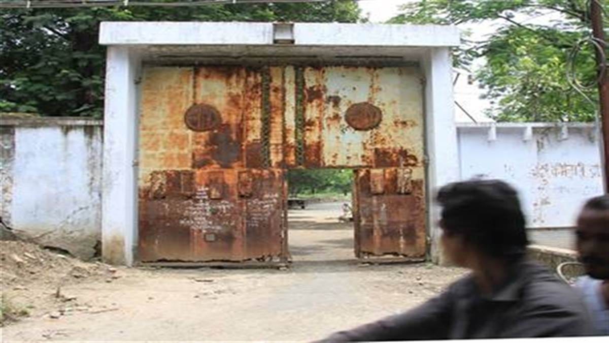 Workers of Hukamchand Mill adamant on taking interest of Rs 88 crore