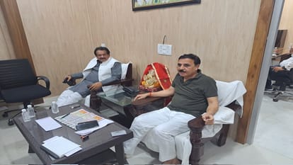 Union Minister SP Singh Baghel reached Umesh Pal's house, said - Police will catch the absconding accused soo