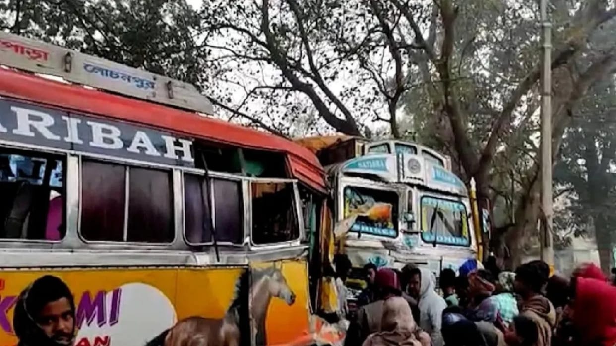 West Bengal: Two killed, 22 injured in Murshidabad bus and lorry collision; Police engaged in investigation