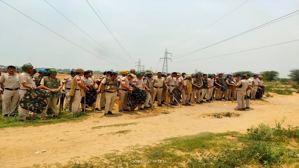protest against construction of garbage disposal plant in Hisar