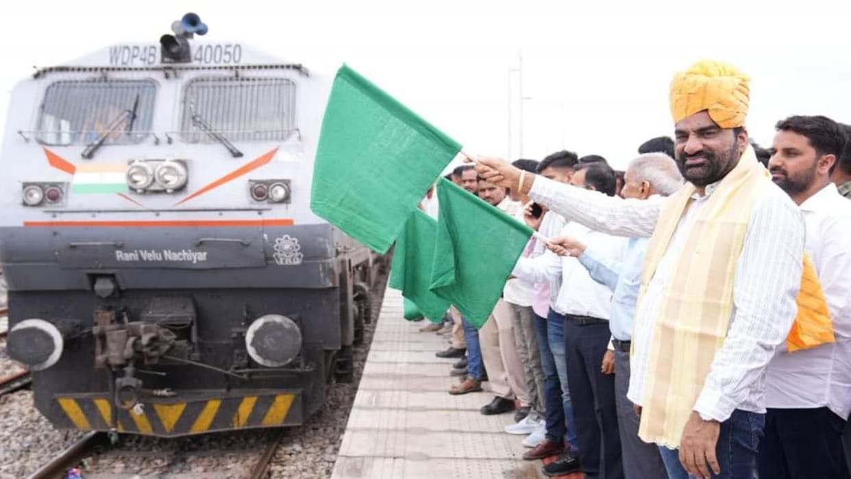Rajasthan Stoppage of Barmer-Jammu Tawi Express at Kuchaman MP Hanuman Beniwal flagged off