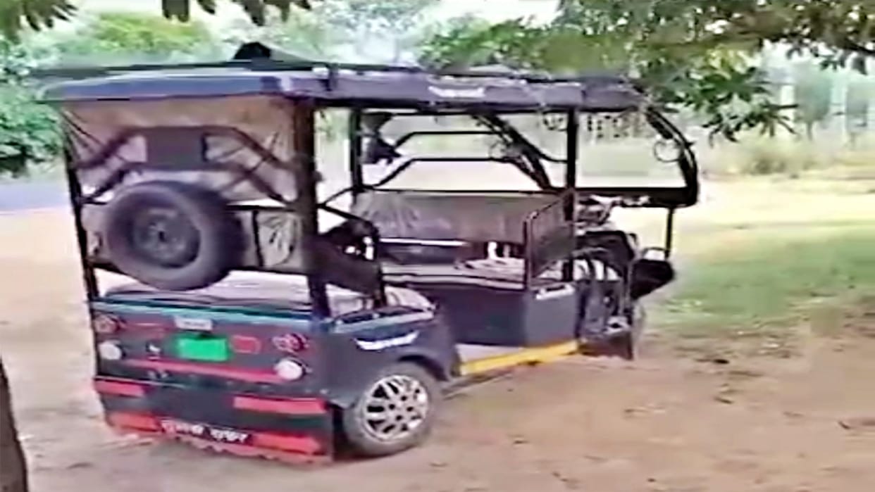 Liquor promotion through loudspeaker on e-rickshaw in Dausa