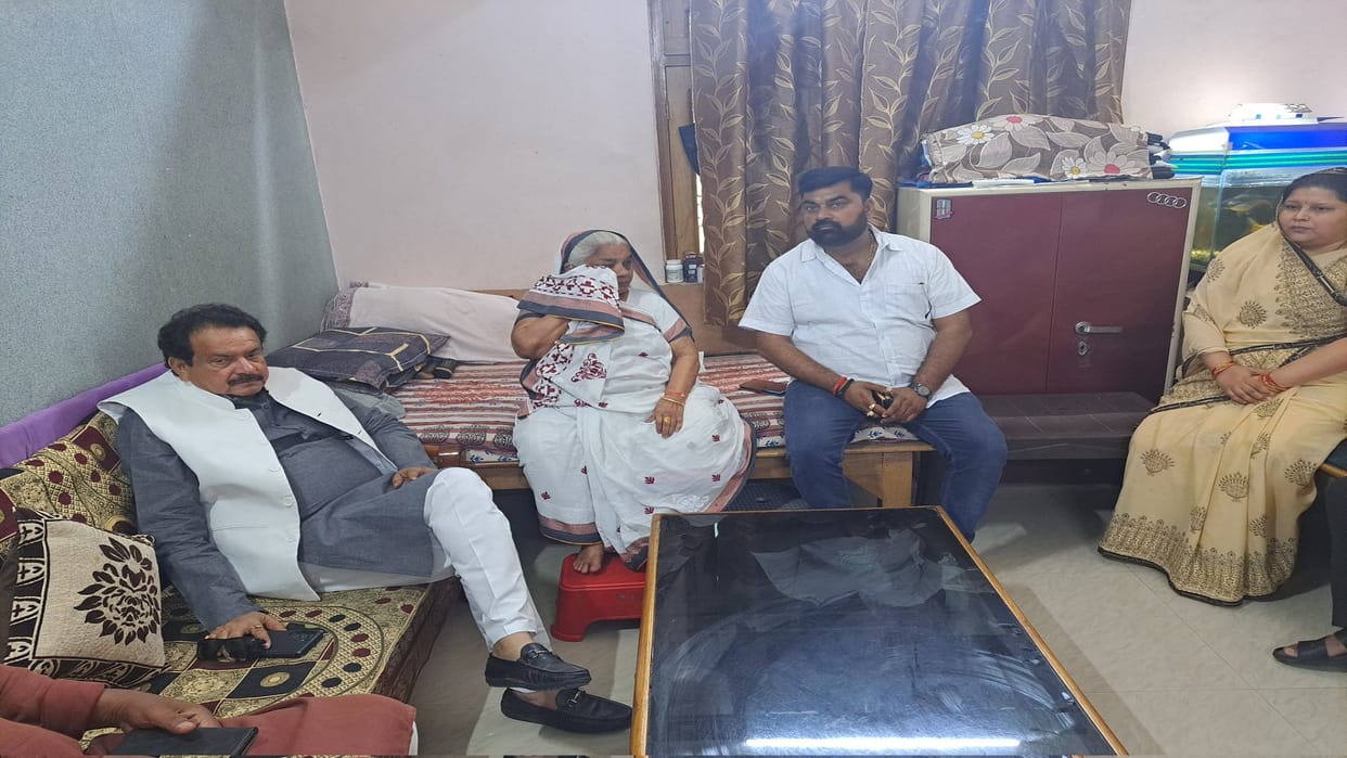 Union Minister SP Singh Baghel reached Umesh Pal's house, said - Police will catch the absconding accused soo