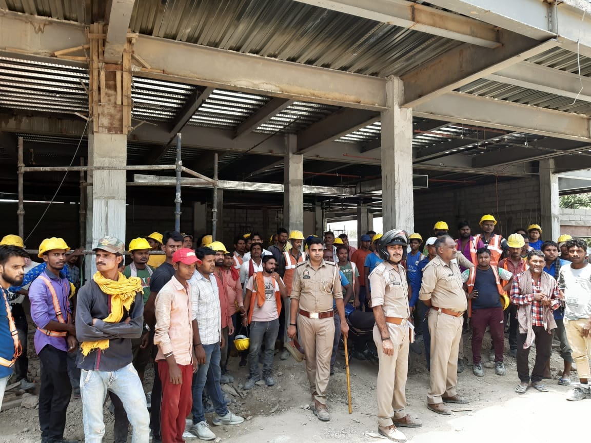Supervisor dies due crushed by hydra in varanasi accident during construction work at Sigra Stadium