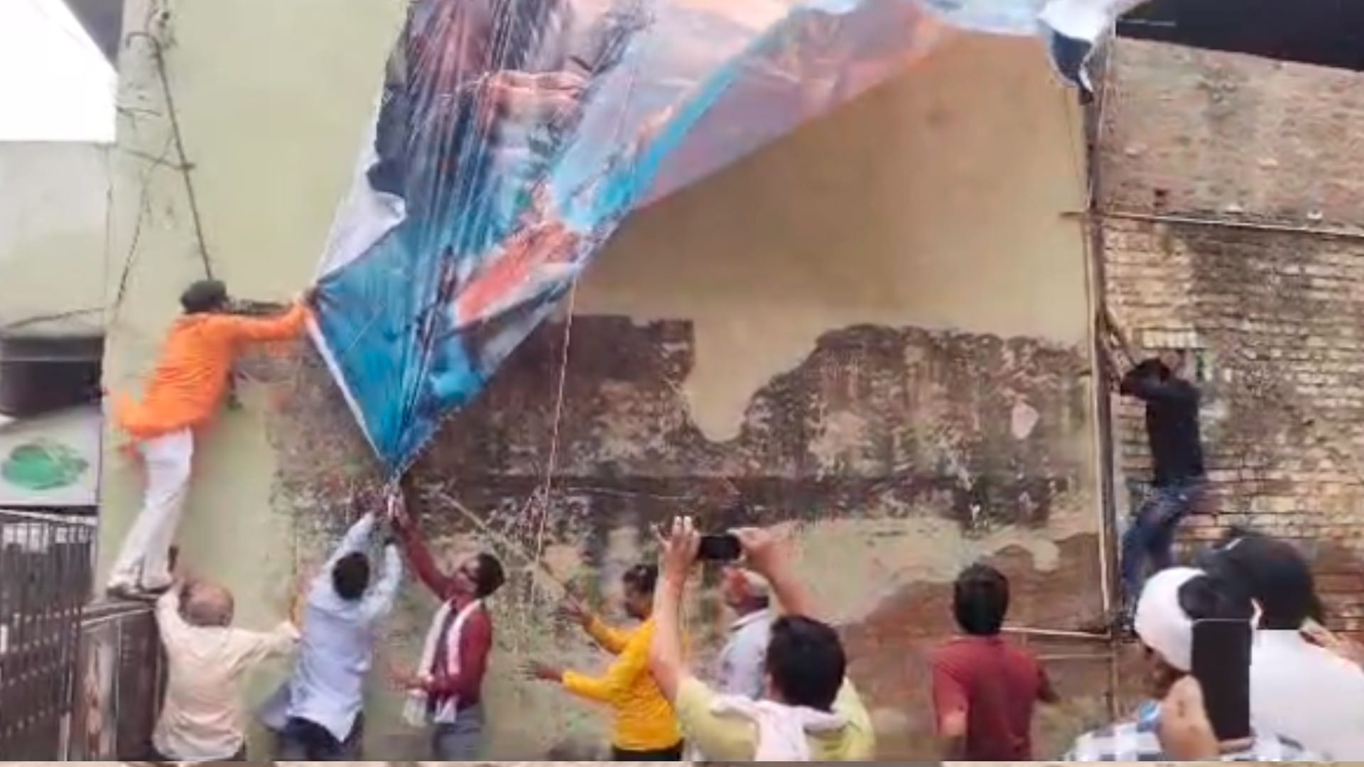 Adipurush: Karni Sena tore posters in Vidisha and NSUI activists stopped the show of Adipurush in Jabalpur