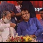 केंद्रीय मंत्री नितिन गडकरी से चर्चा करते गृह मंत्री अनिल विज।