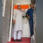 जेकेएलएफ के कार्यालय के दरवाजे पर लगाया तिरंगा