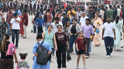 Tourism business declined in Himachal amid bad weather tourists not coming even on weekends