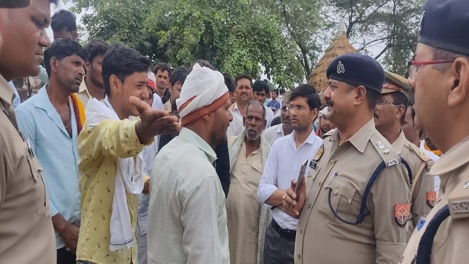 Mainpuri triple murder case Village shaken by painful screams pictures of sensational incident