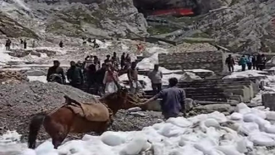 Amarnath Yatra: Snow still near holy cave, problems coming in delivering langar