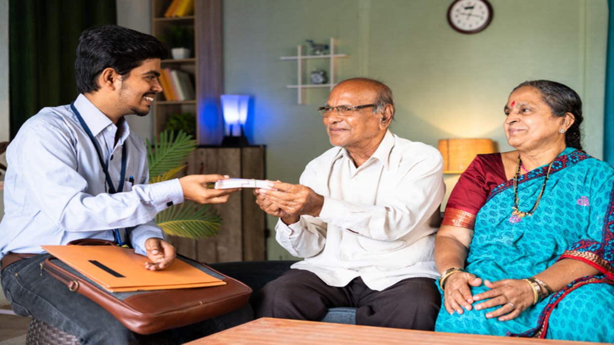 PM Atal Pension Yojana Husband And Wife Both Will Get Monthly Five Thousand Rupees Pension Under This Scheme