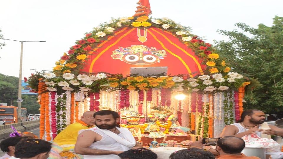 Lord Jagannath came out of the city riding a chariot