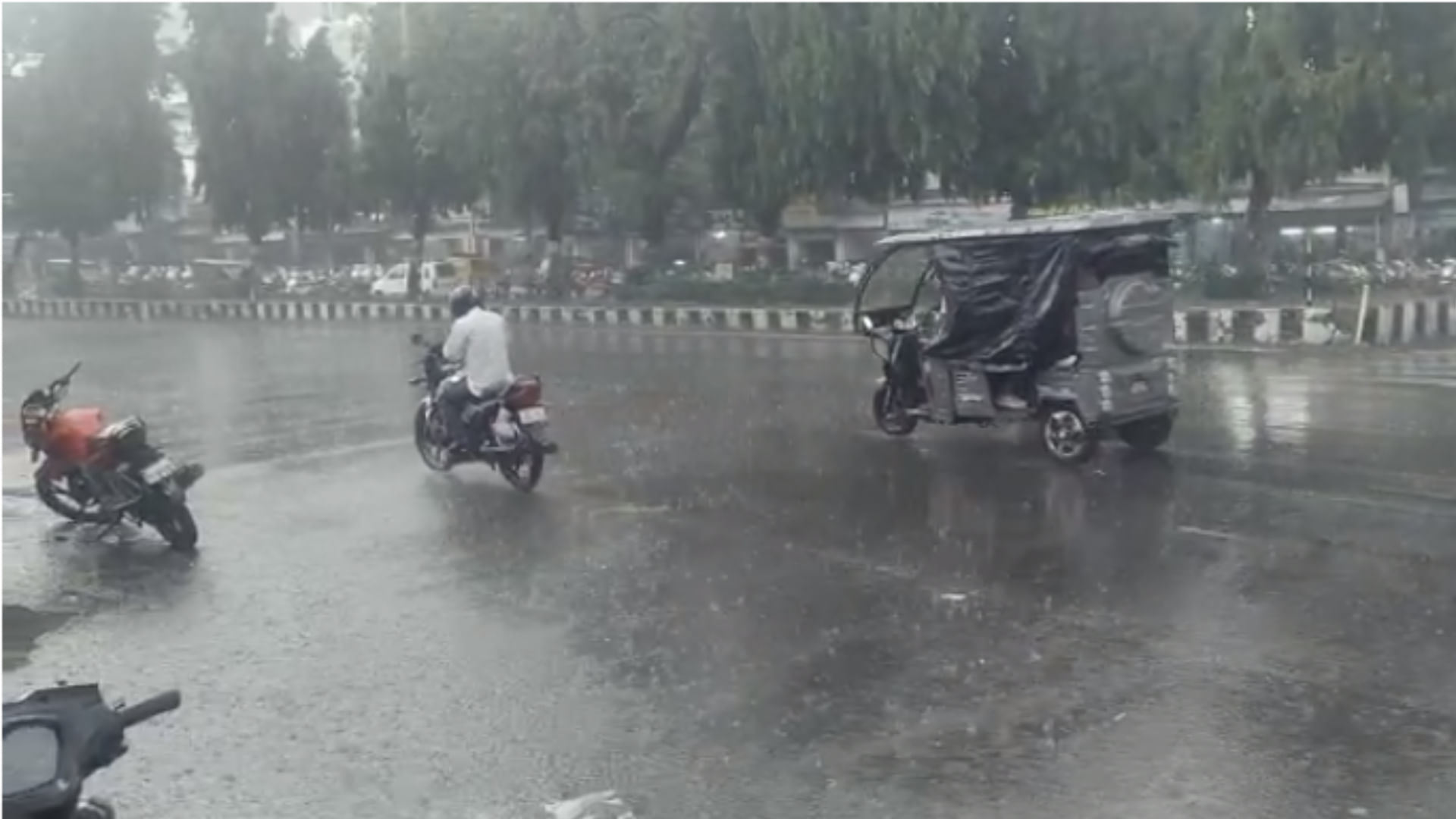 Mp Weather Today Premonsoon Knocks With Thunder And Lightning In