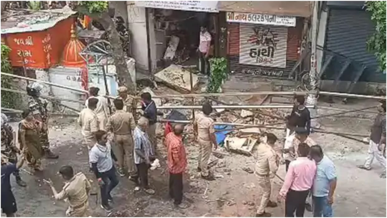Ahmedabad Accident News: Balcony Collapses During Jagannath Rath Yatra, Several People Injured