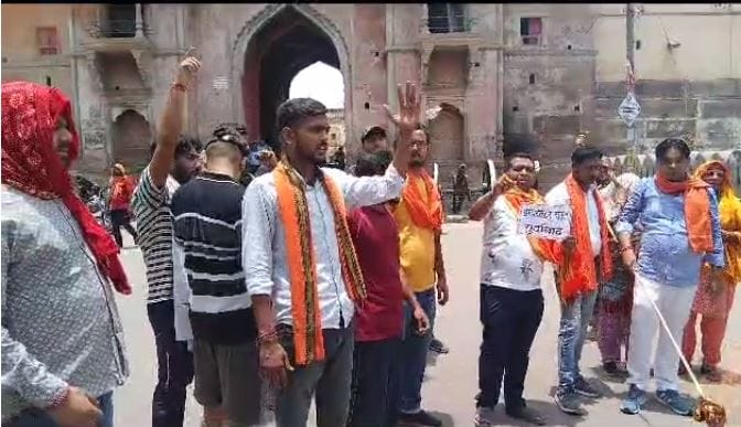 Adipurush Row: Activists of Hindu Yuva Vahini filed a case against the director of the film, burnt the effigy