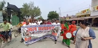 Jal satyagraha in begusarai of Bihar against indifference of Railway Ministry regarding Salauna station