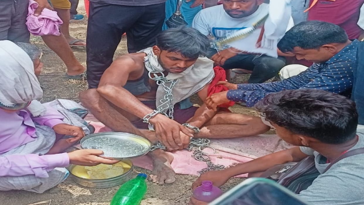 On the information of drowning, the divers who kept searching in the Ganges, found it in the bushes three hund
