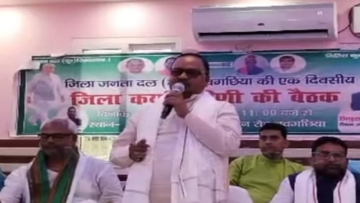 JDU MLA Gopal Mandal's statement on reforming police station chiefs and circle officers with sticks goes viral